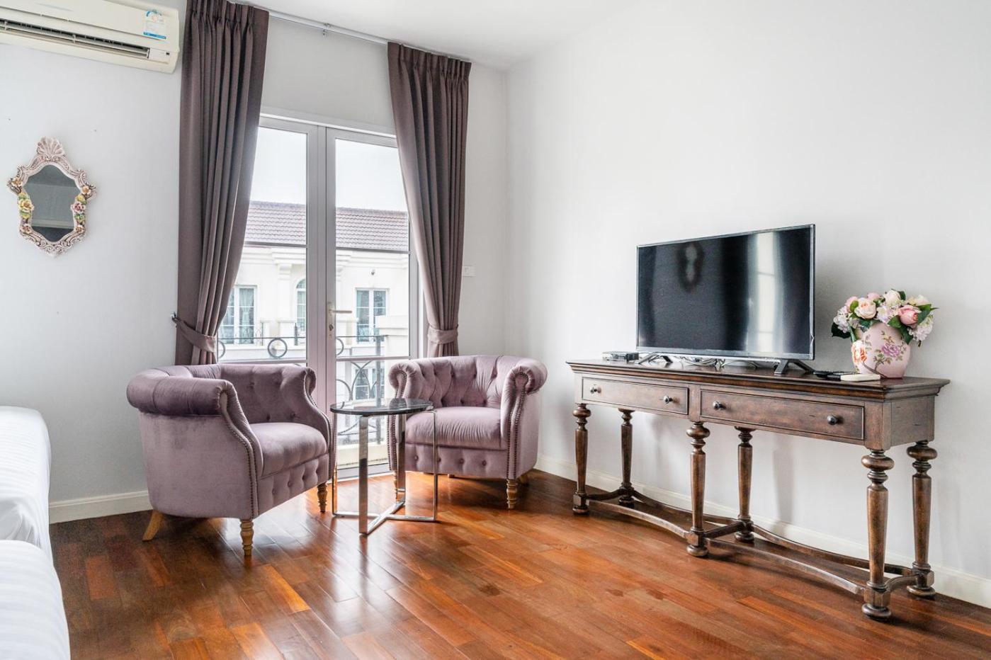 วิลล่า Miq_home404/asok Bts/resort Pool/10pax/1000mbwifi *