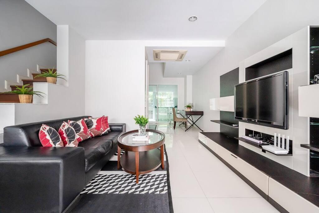 Miq_home404/asok Bts/resort Pool/10pax/1000mbwifi วิลล่า *